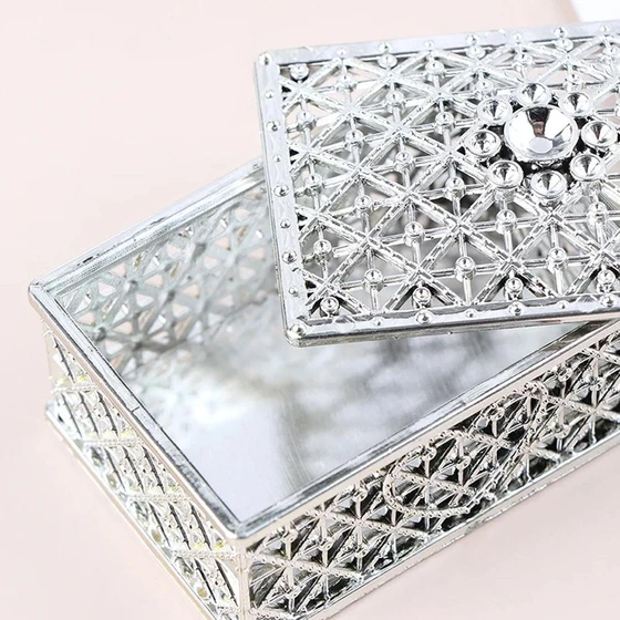 silver-plastic-sweet-box-2.webp