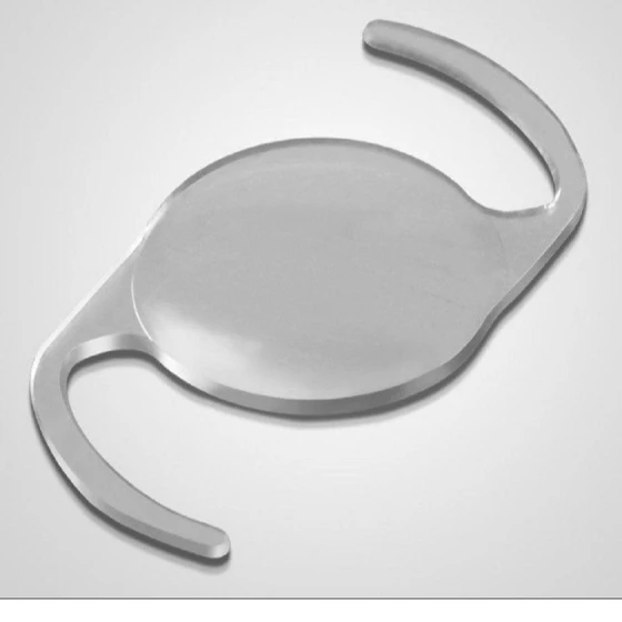 iol-clear-lens-2.webp