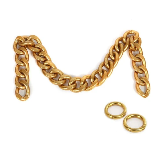 metal-bags-chains-1.webp