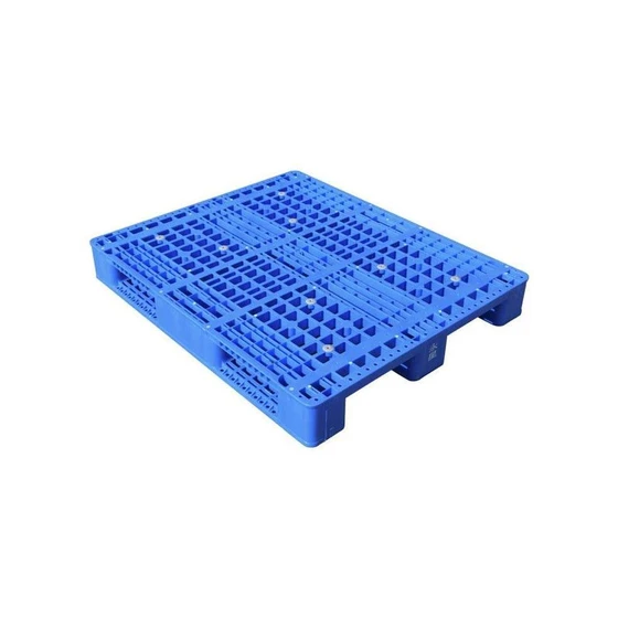 plastic-ware-house-pallets-1.webp
