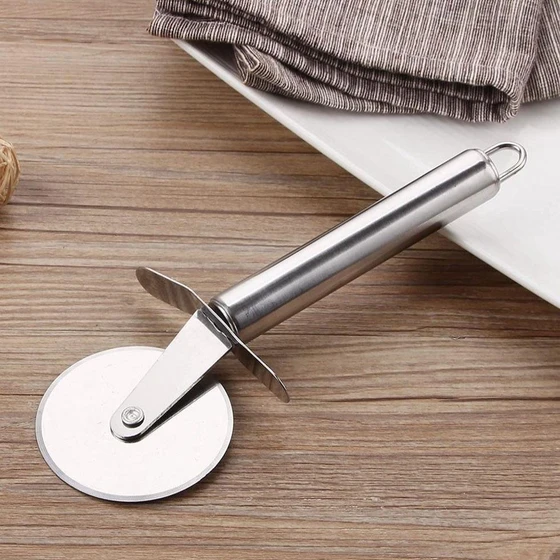 wheel-pizza-cutter-2.webp