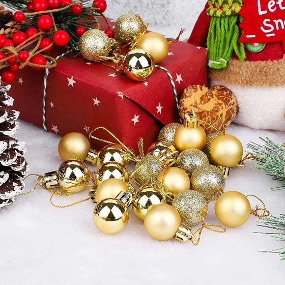 christmas-hanging-balls-2.webp