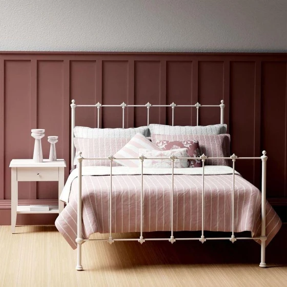 metal-bed-frames-2.webp