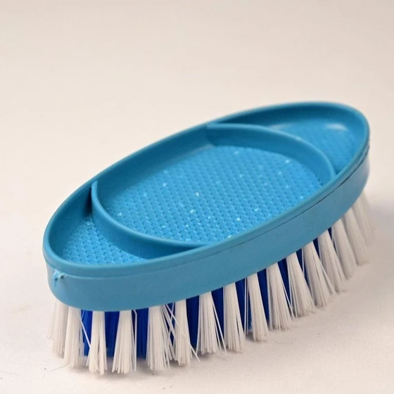 plastic-cloth-brush-2.webp
