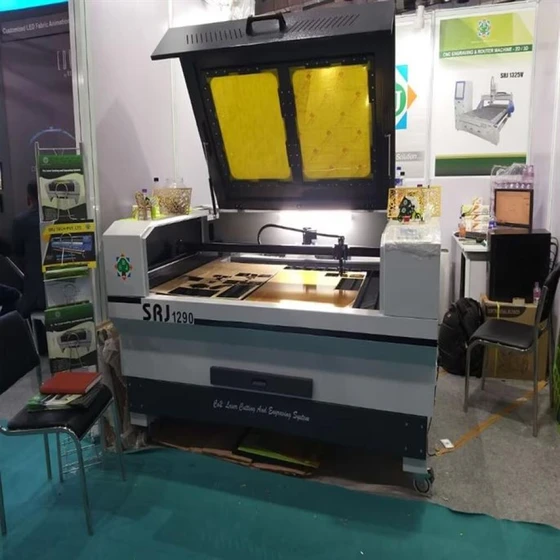 acrylic-laser-cutting-machine-2.webp