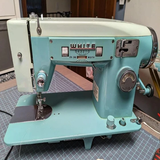 white-sewing-machine-1.webp