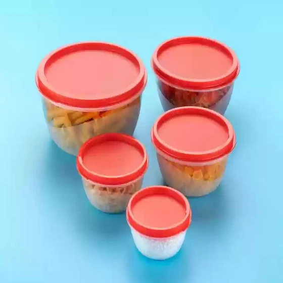 small-plastic-food-containers-1.webp