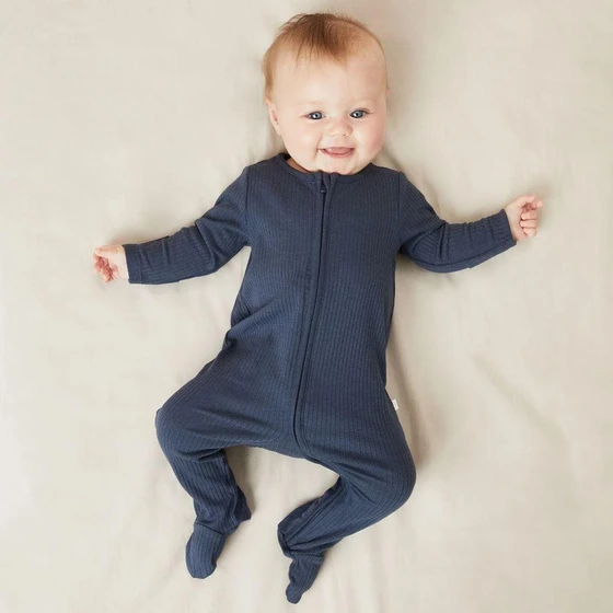 zipper-baby-onesies-2.webp