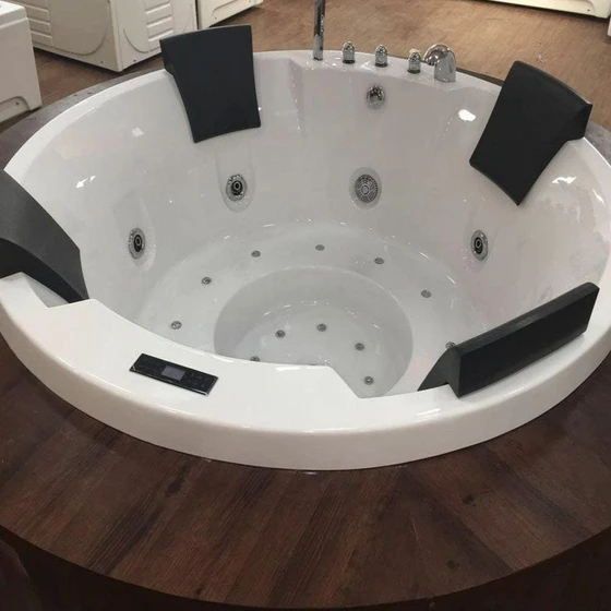 round-jacuzzi-bathtubs-2.webp