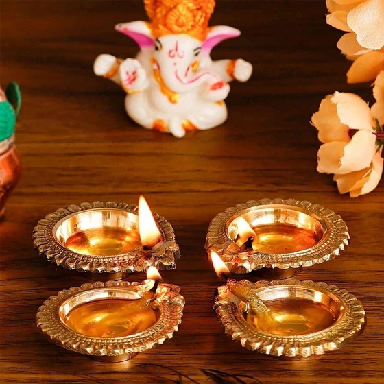 golden-brass-diya-set-2.webp