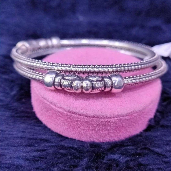 silver-ladies-bangle-2.webp