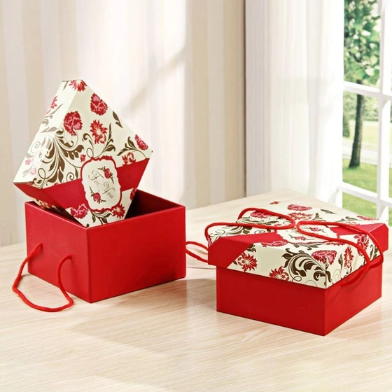 square-paper-gift-box-2.webp
