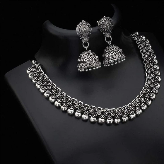 silver-jewellery-2.webp