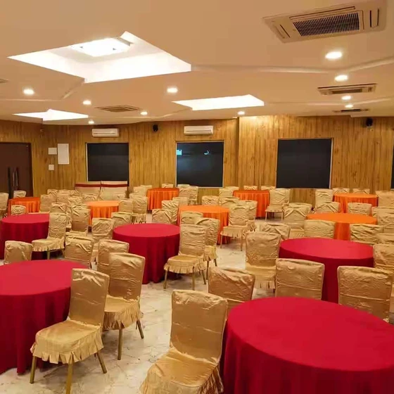 banquet-hall-table-2.webp