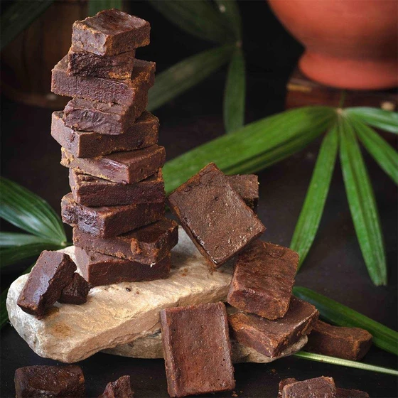 black-sweet-jaggery-2.webp