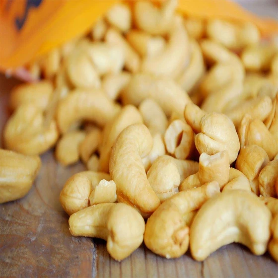 healthy-cashew-nuts-2.webp