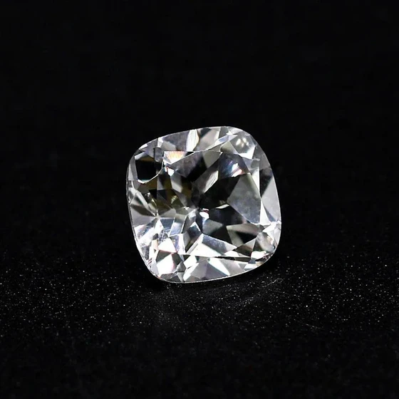 white-topaz-loose-gemstone-2.webp