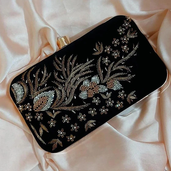 embroidered-clutch-bag-2.webp