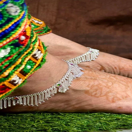 attractive-silver-payal-1.webp