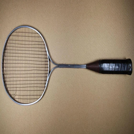 badminton-steel-racket-1.webp