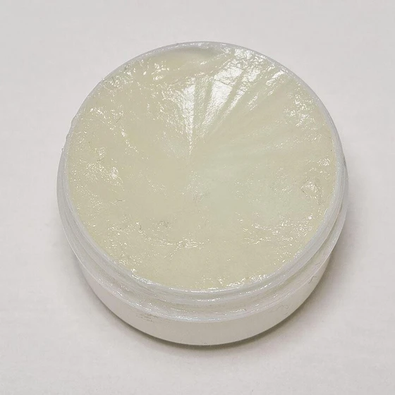 raw-petroleum-jelly-2.webp