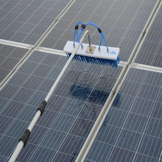 panel-solar-cleaning-brush-2.webp