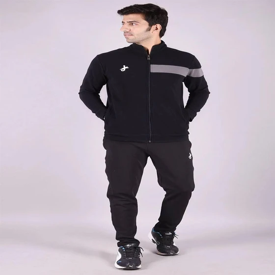 black-jogging-tracksuit-1.webp