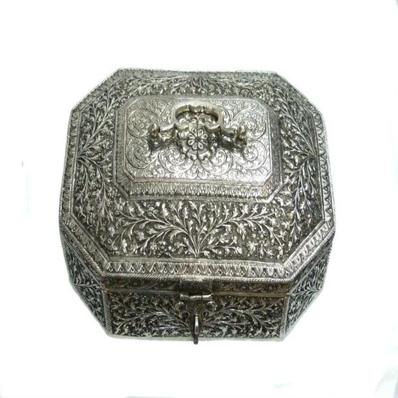 handicrafts-metal-box-2.webp