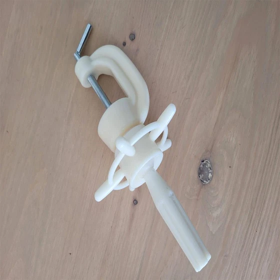 white-plastic-clamp-2.webp