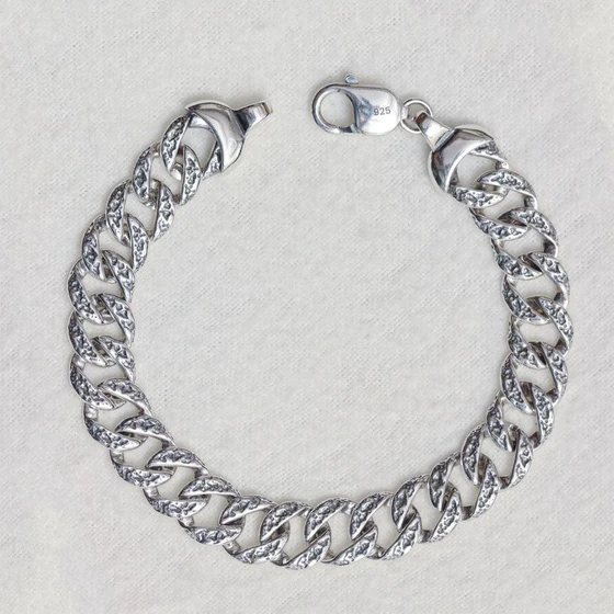 silver-mens-bracelet-1.webp