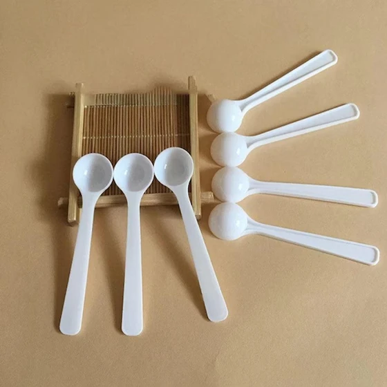 disposable-plastic-spoon-2.webp