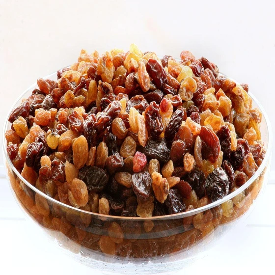 brown-nutritious-raisins-1.webp