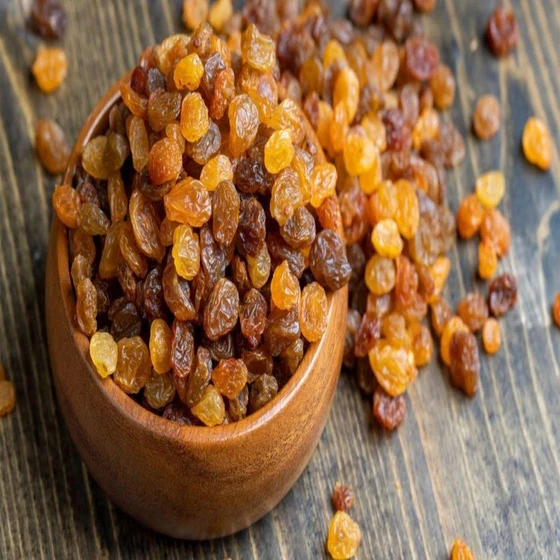brown-nutritious-raisins-2.webp