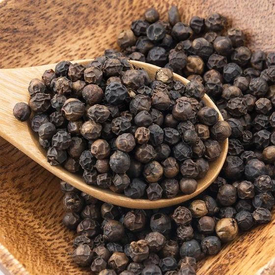 spices-black-pepper-1.webp
