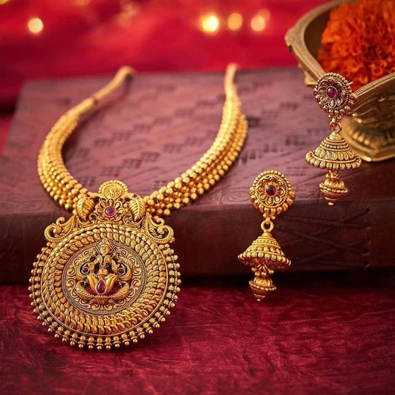 gold-necklace-set-2.webp