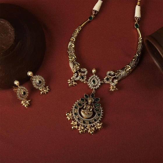 antique-necklace-set-2.webp