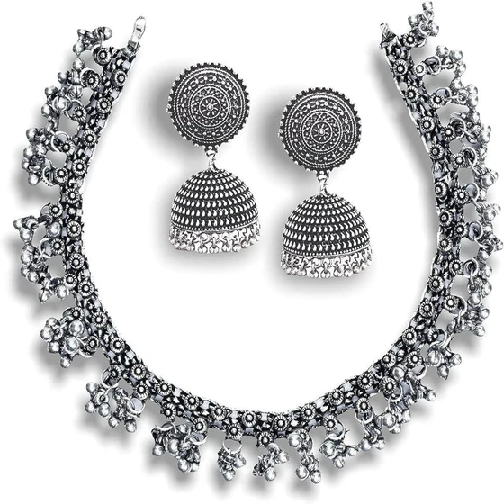 metal-necklace-set-1.webp