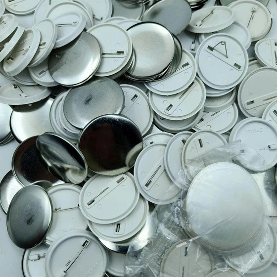 round-plastic-badges-1.webp