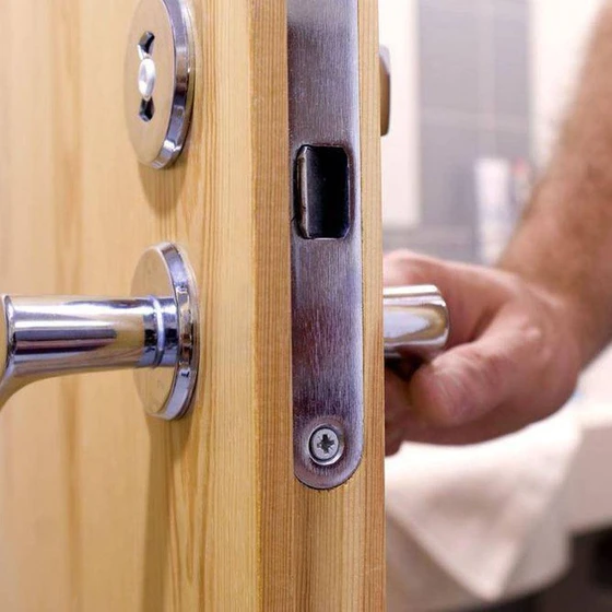 shower-door-latches-1.webp