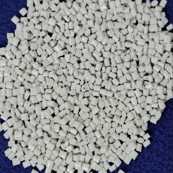 delrin-plastic-granules-2.webp