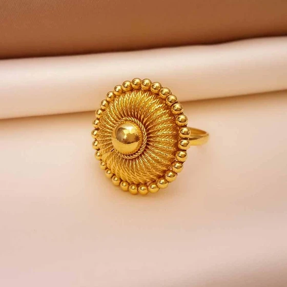 designer-gold-ring-1.webp