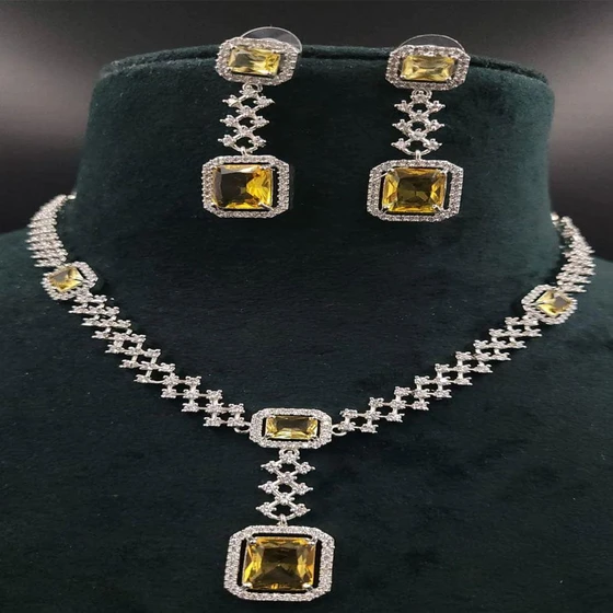polished-silver-necklace-set-2.webp
