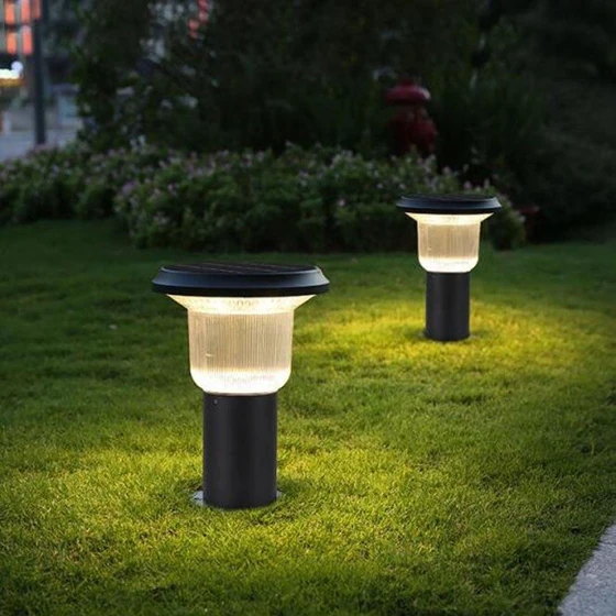 solar-garden-light-2.webp