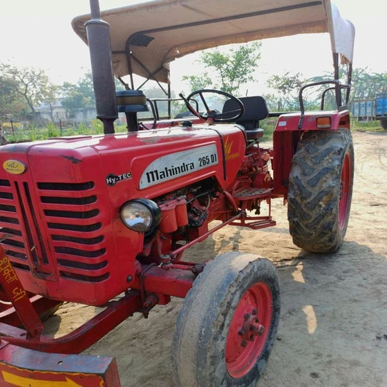 old-second-hand-tractor-1.webp