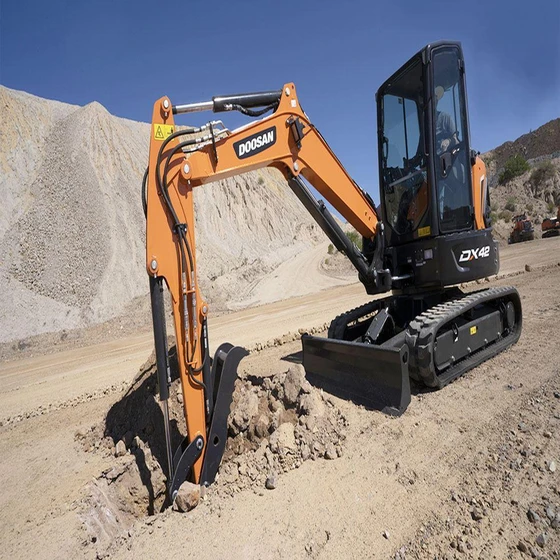 new-mini-excavator-2.webp