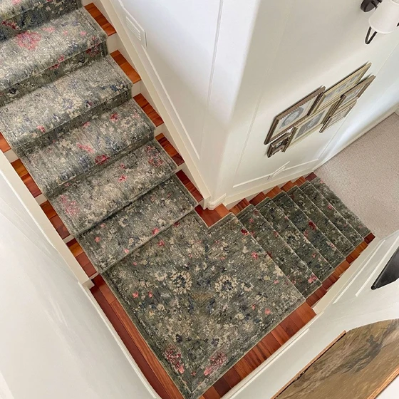 printed-stair-runner-carpet-2.webp