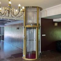 Capsule Hotel Lifts, Automatic passes without stopping