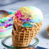 Colored Ice Cream Cones, Liquid or gel food coloring