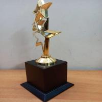 Office Award Trophy Image