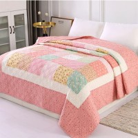 Lightweight and durable quilts patchwork blankets Images